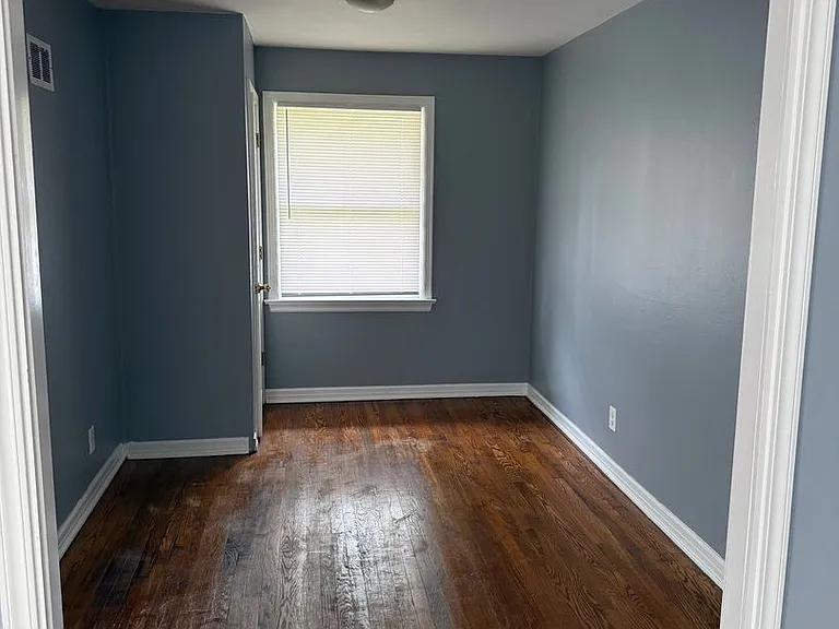 1150 Astoria Dr — Photo 11