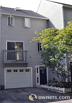 Conveniently located 3 bedroom townhouse