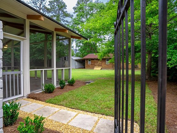 5th image of 412 Tulip Dr