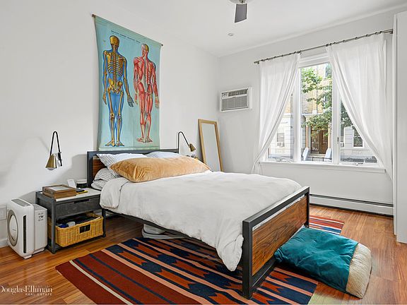 4th image of 64 Jewel St #A