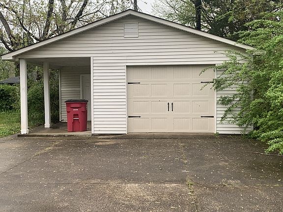 3rd image of 207 Maplewood Dr