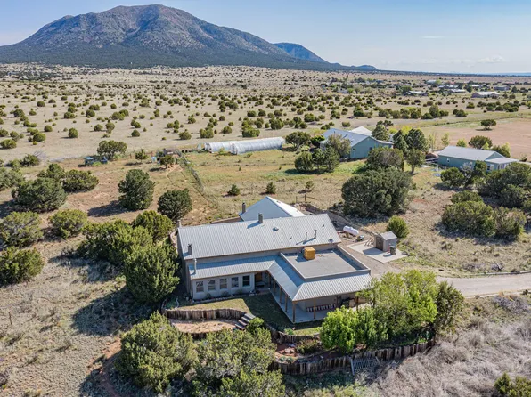 10 Cherokee Ct, Edgewood, NM 87015