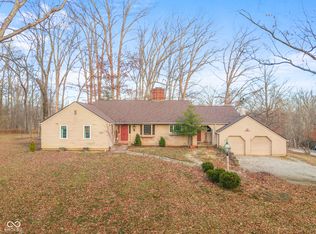 575 Artist Dr, Nashville, IN 47448