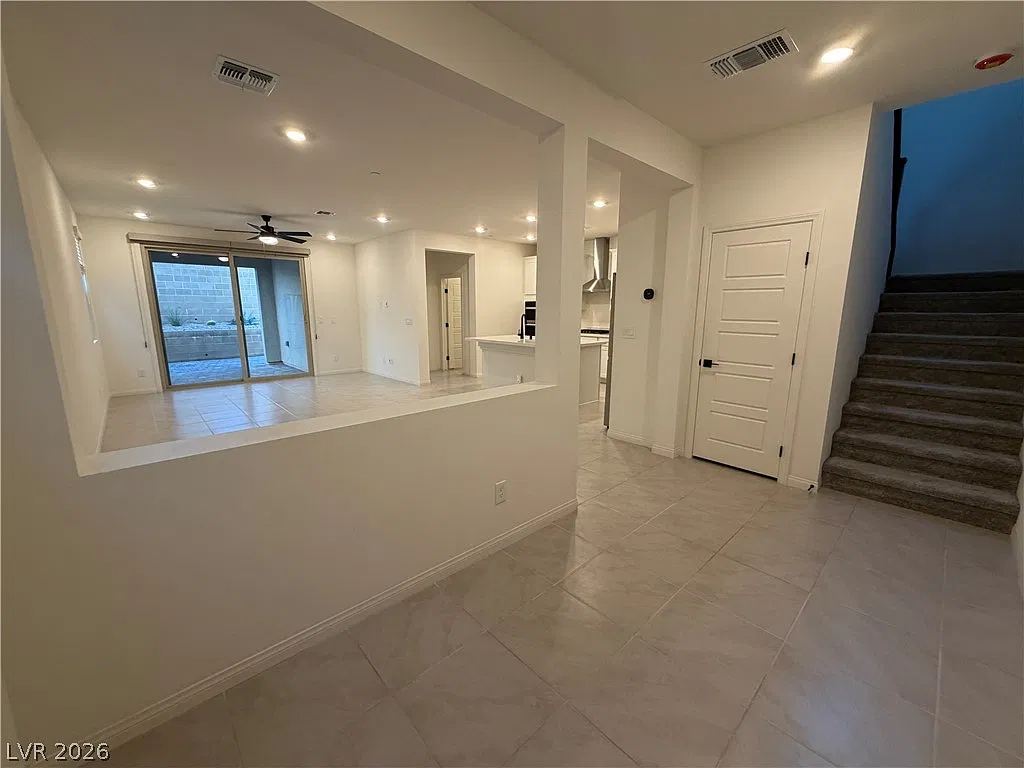 4 bed, 3.0 bath, 2084 sqft, $3,100 — Photo 3