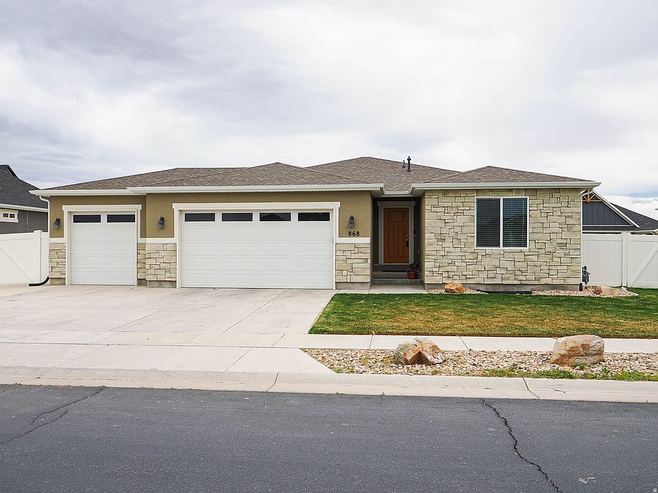 1st image of 868 E Cliffrose Dr