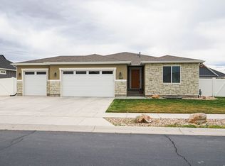 868 E Cliffrose Dr, Eagle Mountain, UT 84005