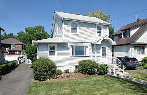 313 Elm Pl Photo 1