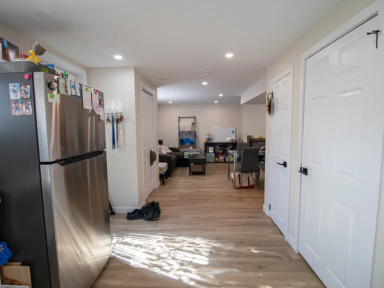 44 Patricia Ave — Photo 4