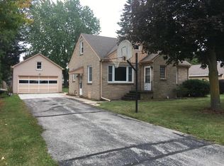421 Forest Home Dr, Francis Creek, WI 54214