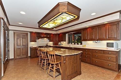 3rd image of 767 Charnwood Dr