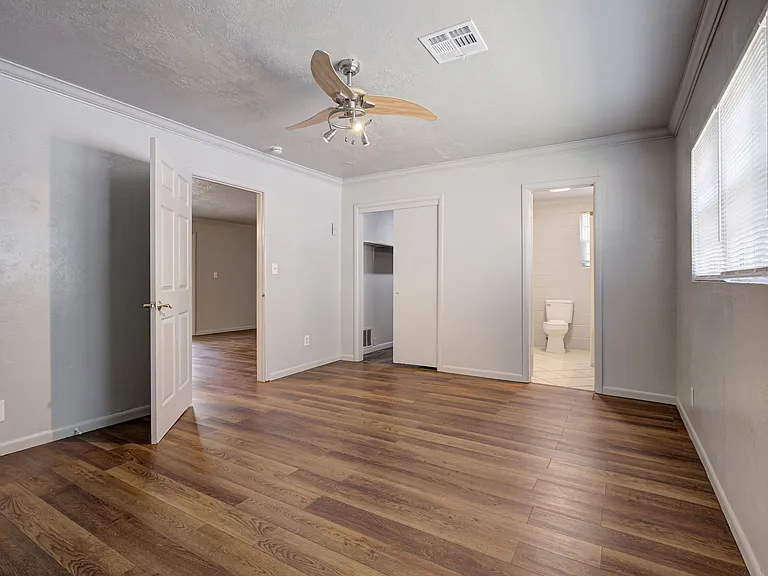910 Garver St — Photo 22