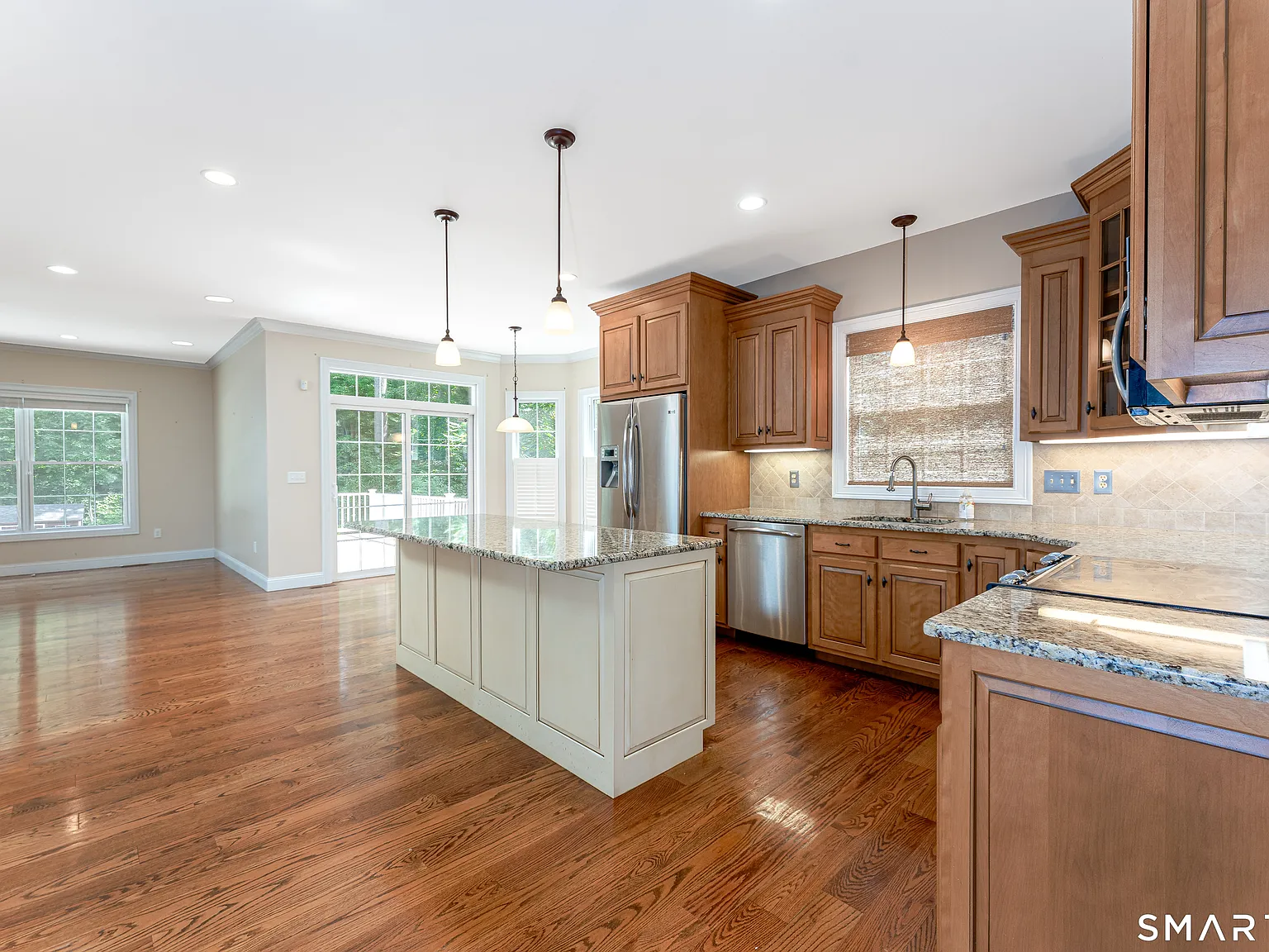 3 bed, 2.5 bath, 2344 sqft, $4,600 — Photo 4