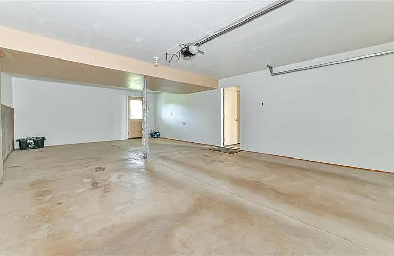 209 Ascot Ct — Photo 20