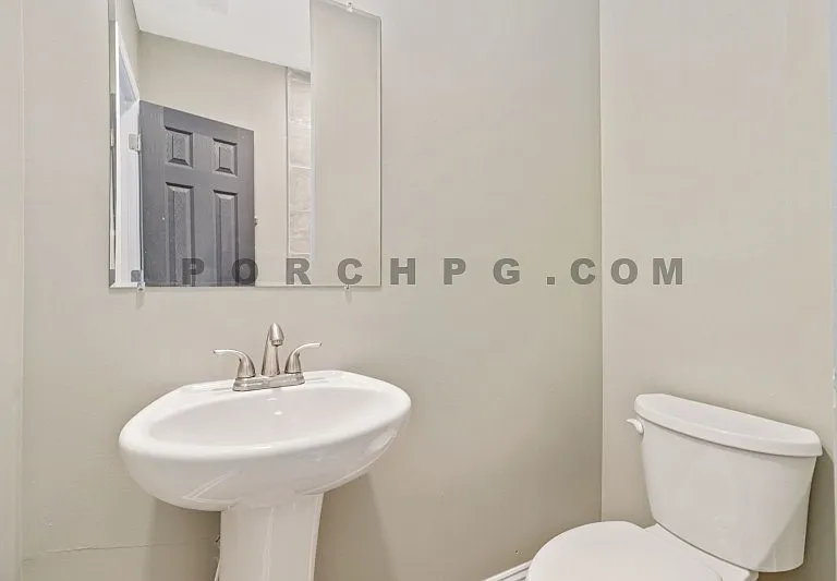 49 E 16th St SW #B — Photo 15