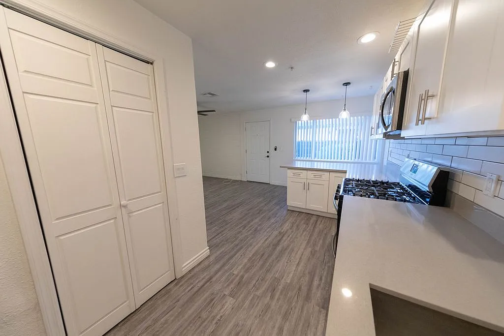 6725 East Earll Drive - 14 — Photo 3