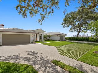 127 Bay Point Dr NE, Saint Petersburg, FL 33704