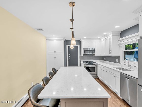 5th image of 485 Freehold St
