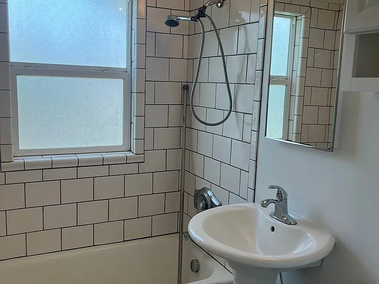 128 N Saratoga St — Photo 10