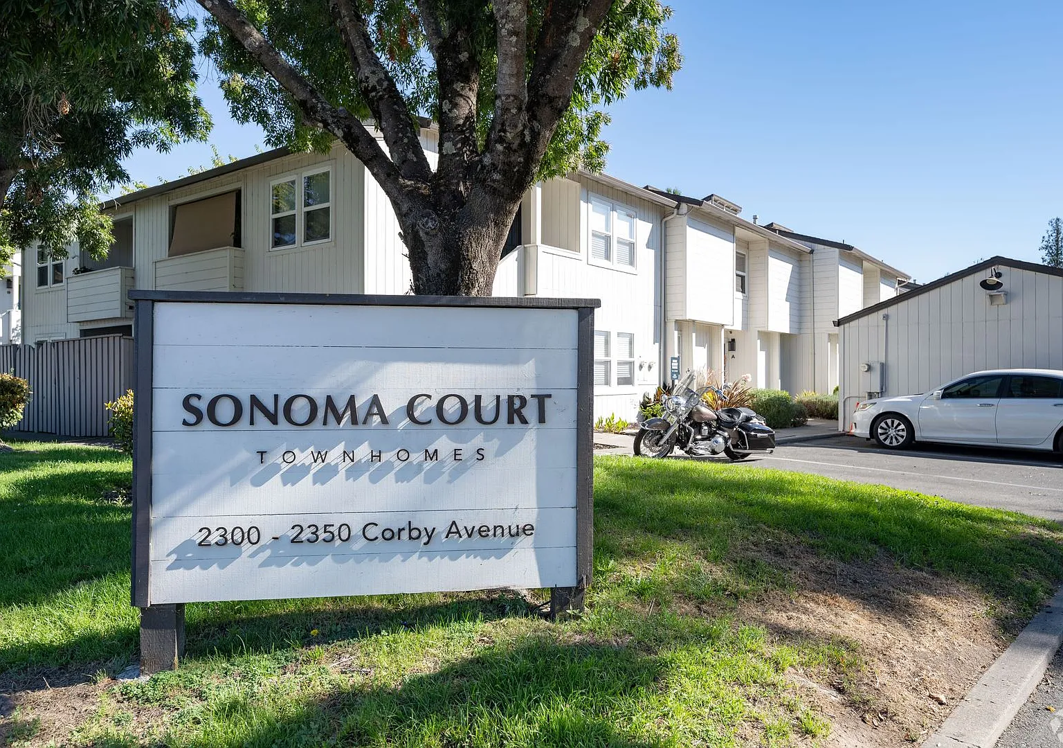 Sonoma Court Townhomes — Photo 1