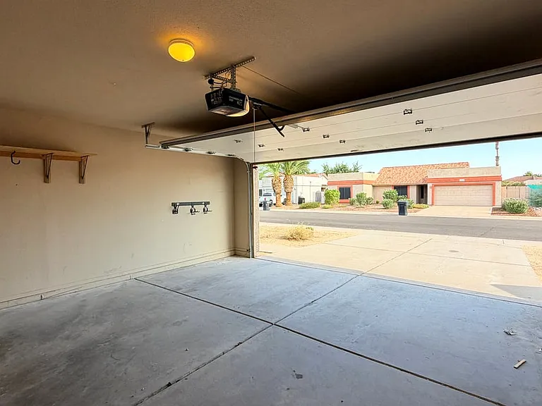 1559 E Whitten St — Photo 9