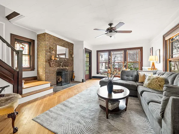 204 E 7th St, Brooklyn, NY 11218