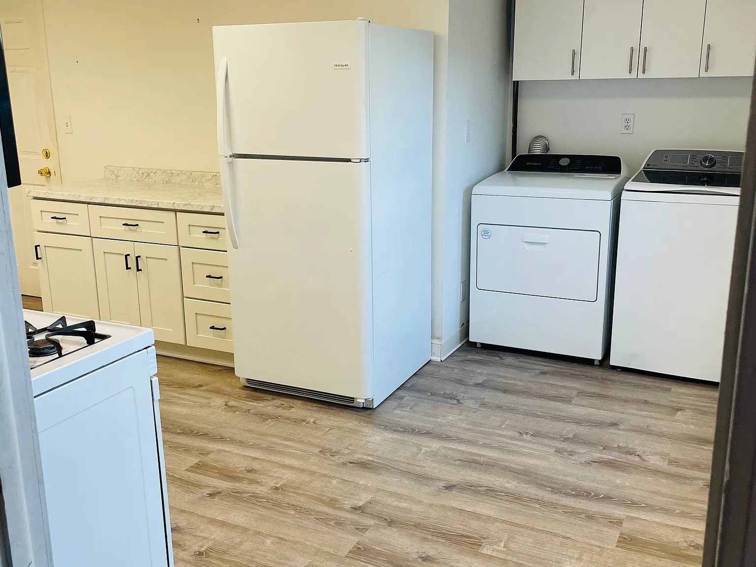 3 bed, 1400 sqft, $2,150 — Photo 4