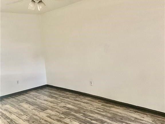 3rd image of 1605 Mossglenn Cir
