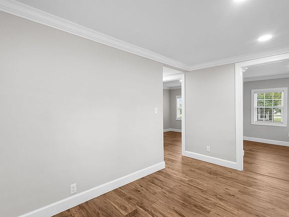 3rd image of 817 Simmons St.