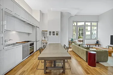 27-28 Thomson Avenue