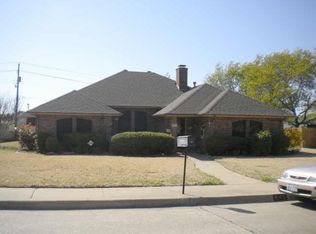 945 Canyon Ridge Dr, Desoto, TX 75115