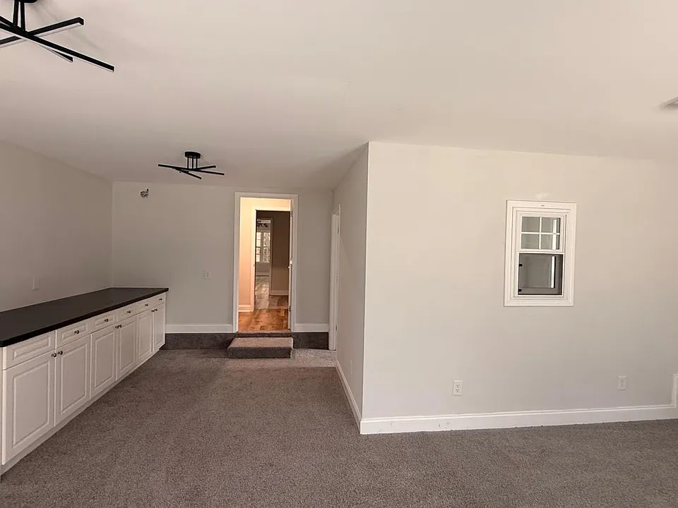 119 Woodford Rd NE