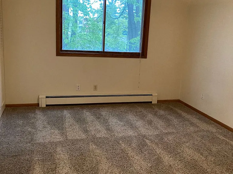 1701 Kenwood Ave — Photo 16