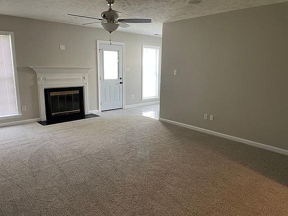 Living Room with fireplace