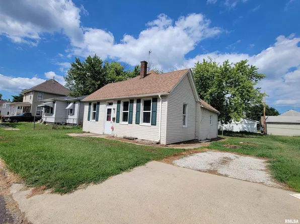 309 Caroline St, Pekin, IL 61554