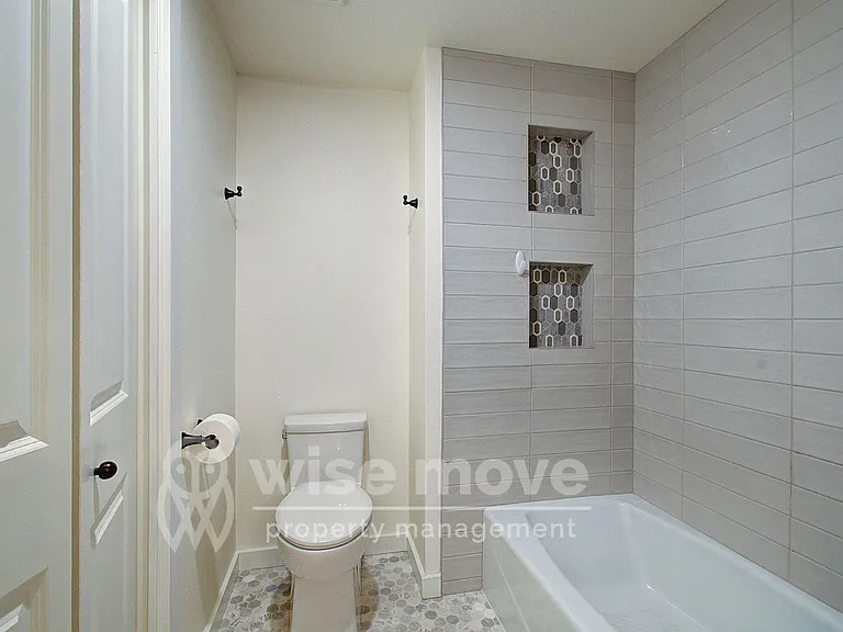 4001 NW 127th St — Photo 37