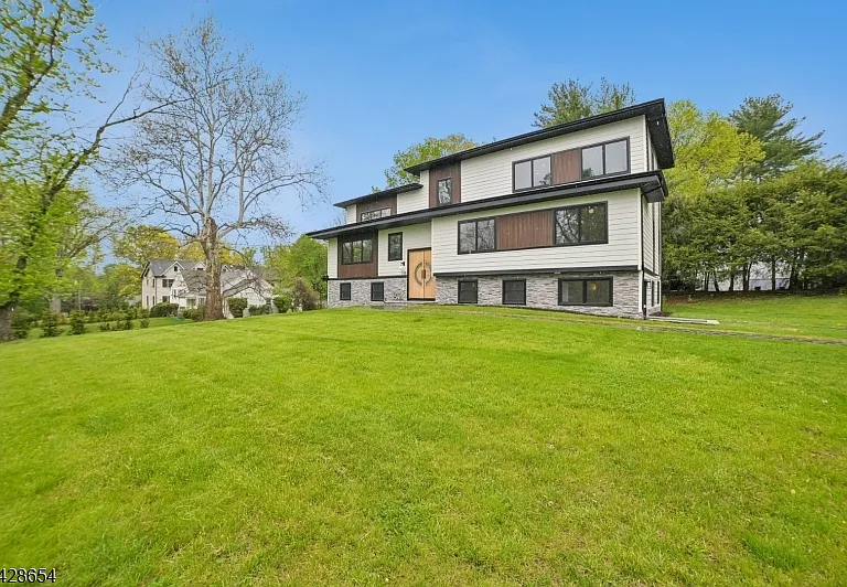 148 Great Hills Rd — Photo 3