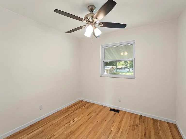 405 Fontainebleau — Photo 6