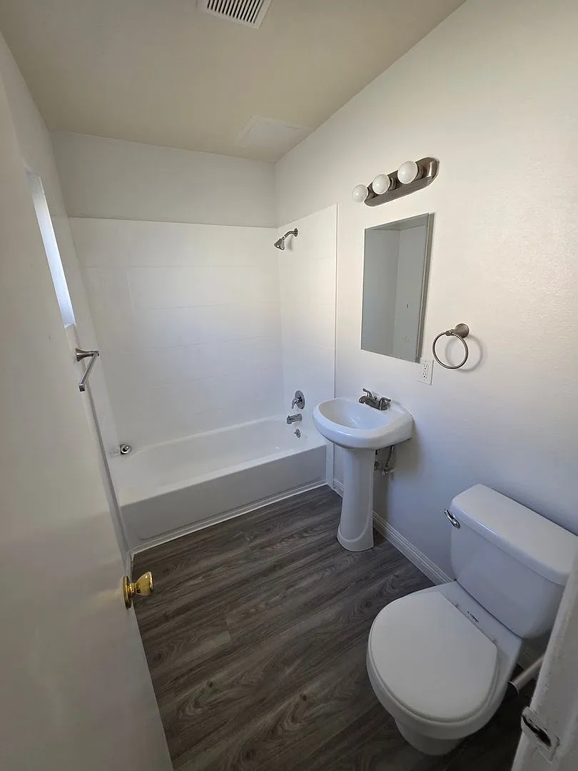 Bush Apartments (417) — Photo 4