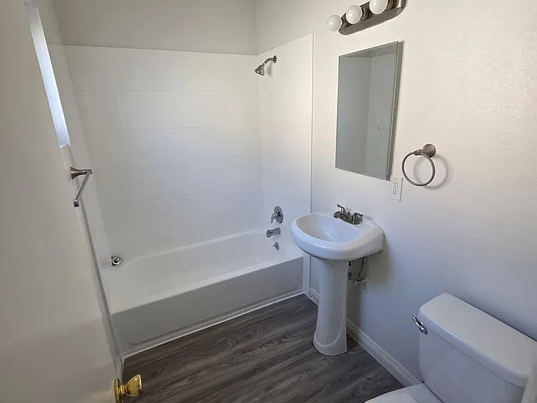417 N Bush St — Photo 13