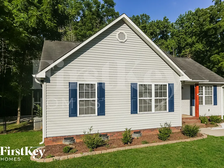 1018 Austin Ave — Photo 2