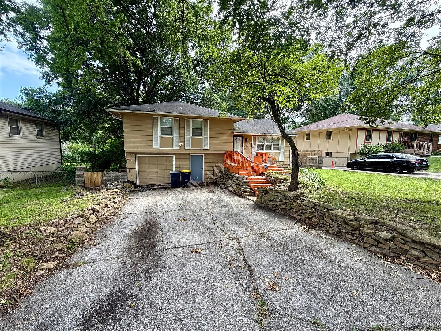 Beautiful 3 Bed Home in KCMO-Available NOW!! — Photo 2