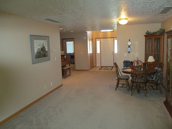 4th image of 6 Hilgert Ct