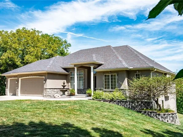 7103 S Hillside School Rd, Oak Grove, MO 64075