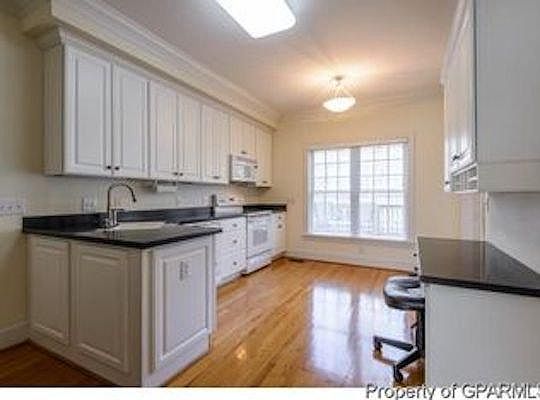Spacious kitchen