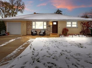 9 W Division St, Lemont, IL 60439