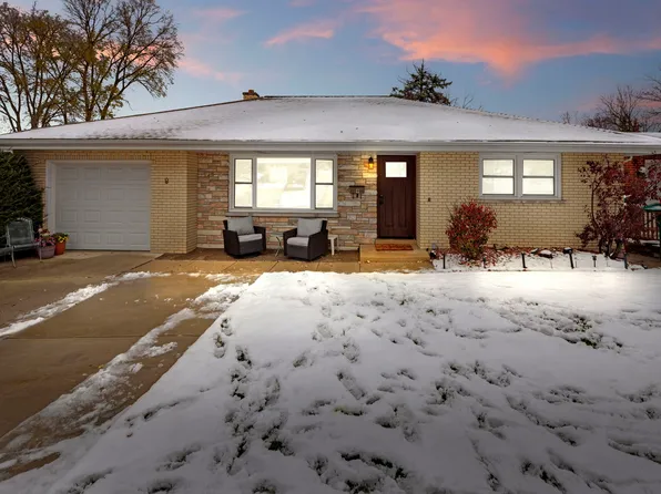 9 W Division St, Lemont, IL 60439
