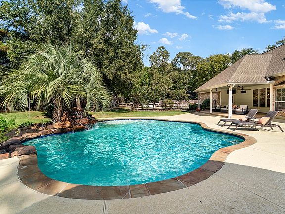 2nd image of 910 Commons Vista Dr