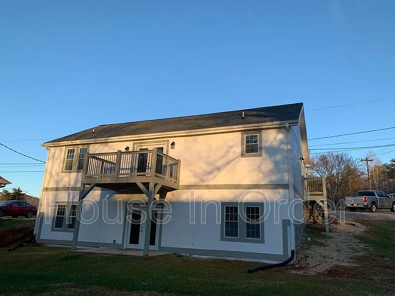 3 bed, 2.5 bath, 2522 sqft, $2,400 — Photo 1