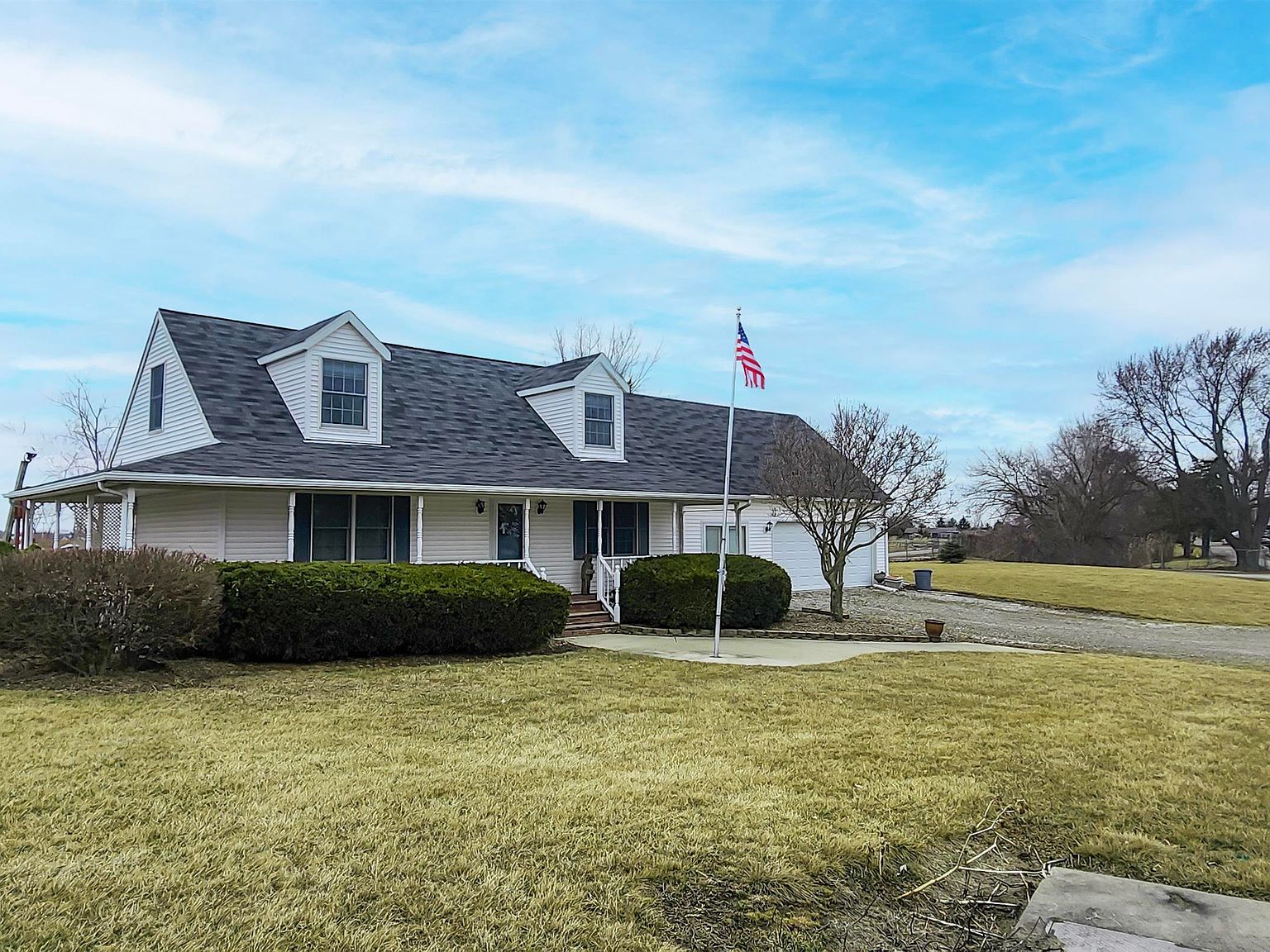 10121 Grand Blvd, Luna Pier, MI 48157 | MLS #50167765 | Zillow