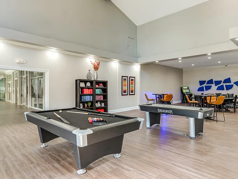 The Racquet Club Apartments — Photo 9